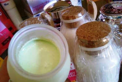 Sữa non kích trắng: Chớ dại mà hại da